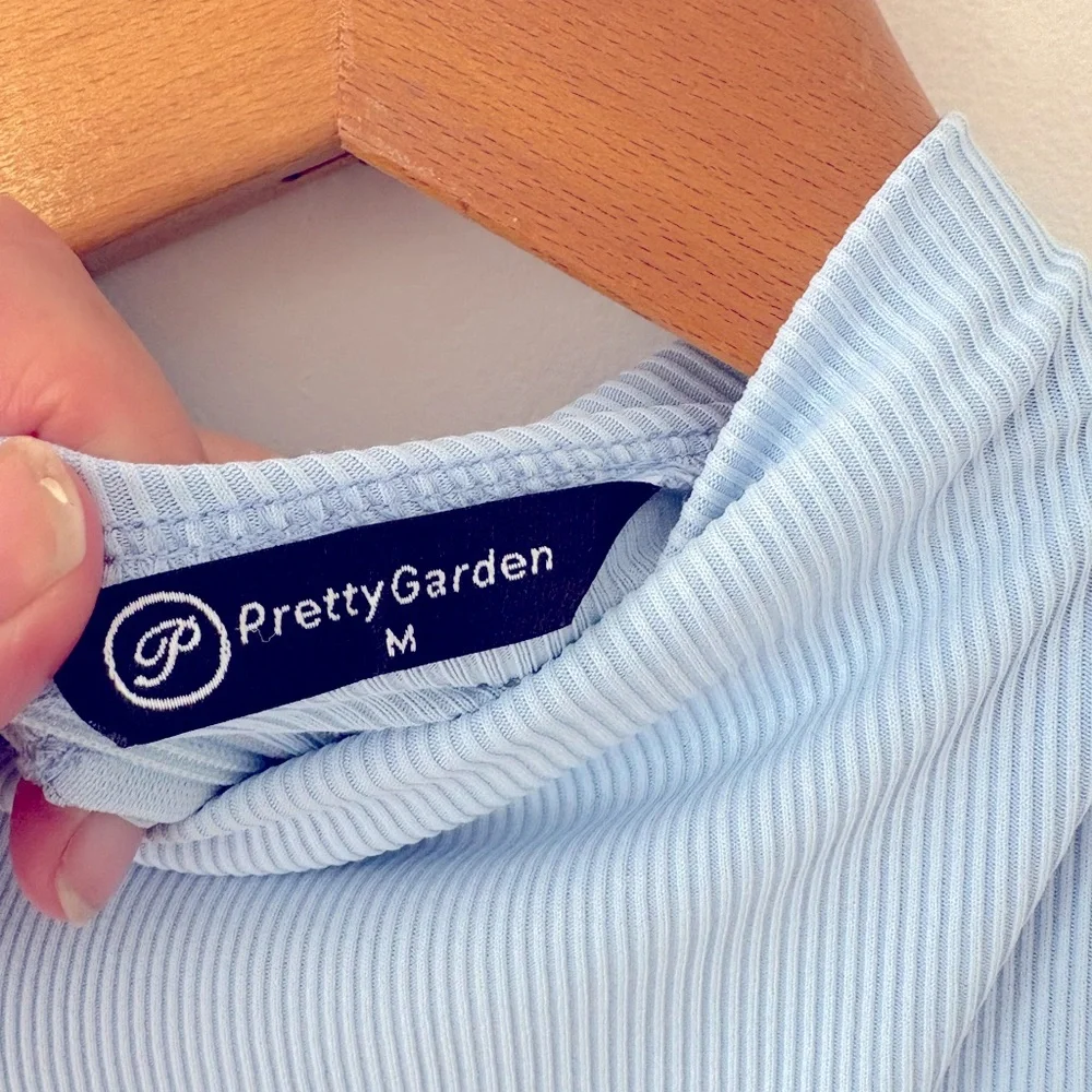 Beautiful Wide leg one piece- with pockets- size Medium - Picture 4 of 5